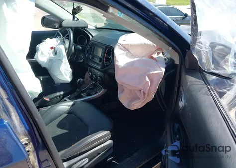 2018 Jeep Compass Latitude 4X4 из США, поврежденный, VIN 3C4NJDBB1JT321011